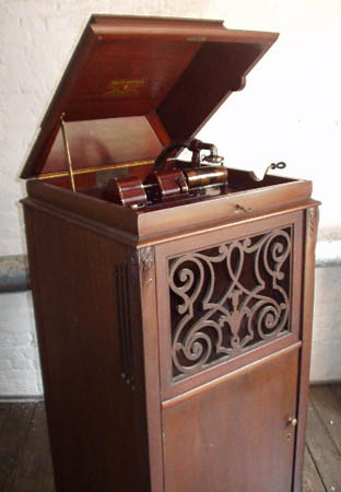 36. Edison Amberola 1A Phonograph